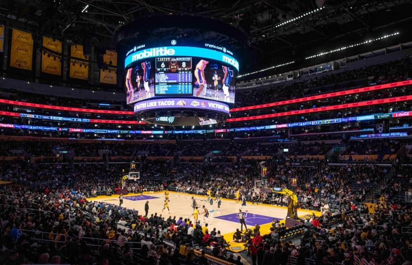 Milwaukee Bucks at Los Angeles Lakers
