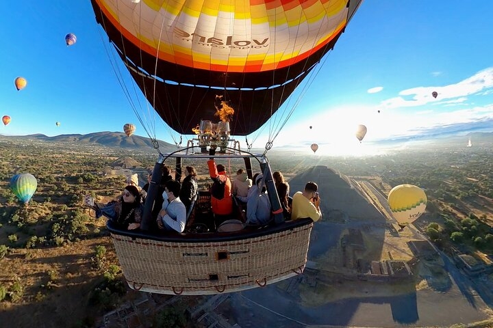 Teotihuacan Hot Air Balloon Flight from Mexico City / Volare