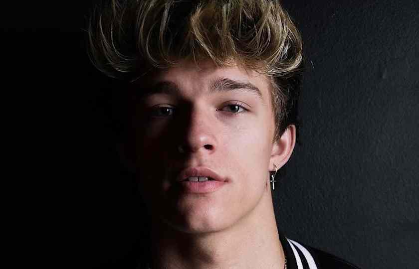 Alex Sampson (17+ Event)