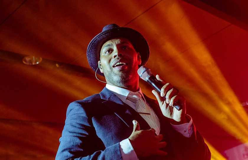 Eric Roberson Presents the Greatest Gift