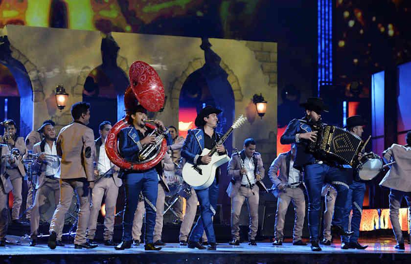 CALIBRE 50, BANDA CARNAVAL Y MAS