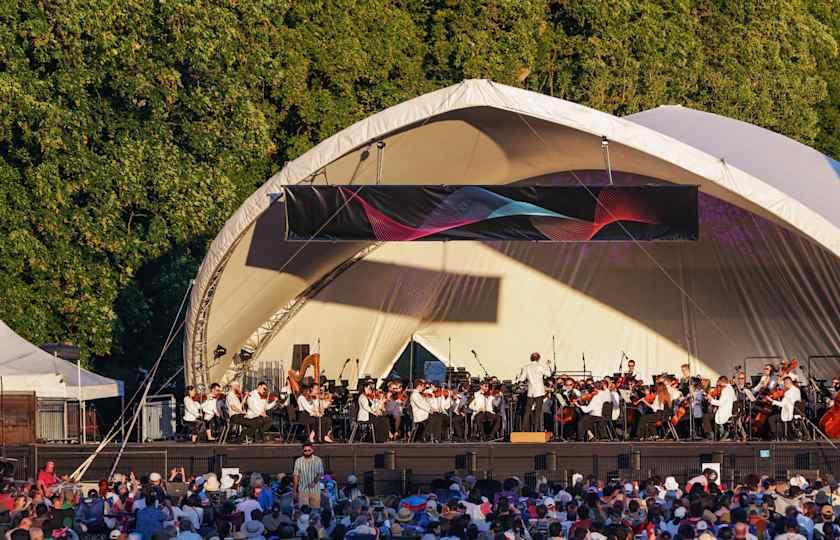 Vancouver Symphony Orchestra - Geneva Lewis Plays Mozart