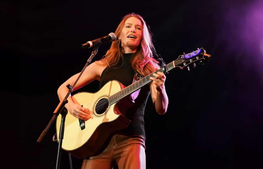 Caroline Jones (18+ Event)