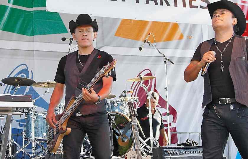 Tierra Cali,Diana Reyes,Ivan Flores y Los Chavos de Tierra Caliente