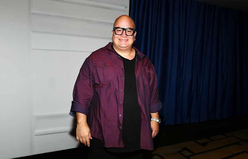 Robert Kelly (21+ Event)