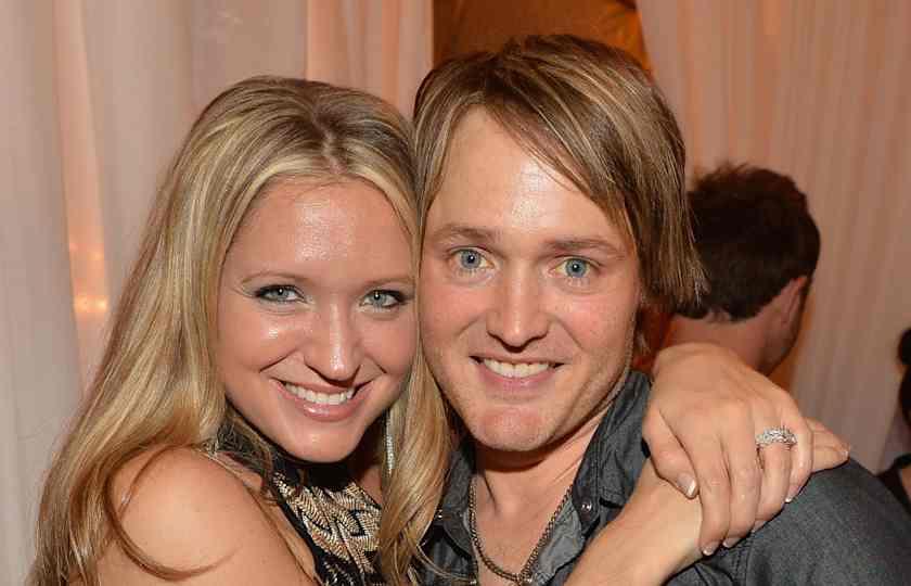 In The Round with Two Story Road, Jake Hoot & friends