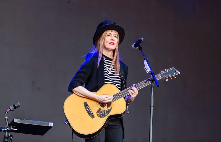 Suzanne Vega - Flying With Angels