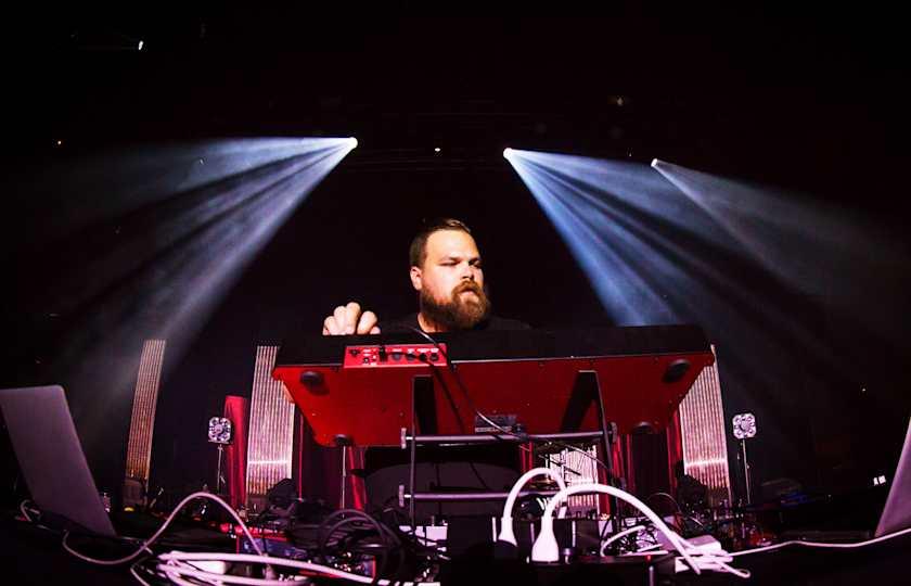 Com Truise (DJ Set)