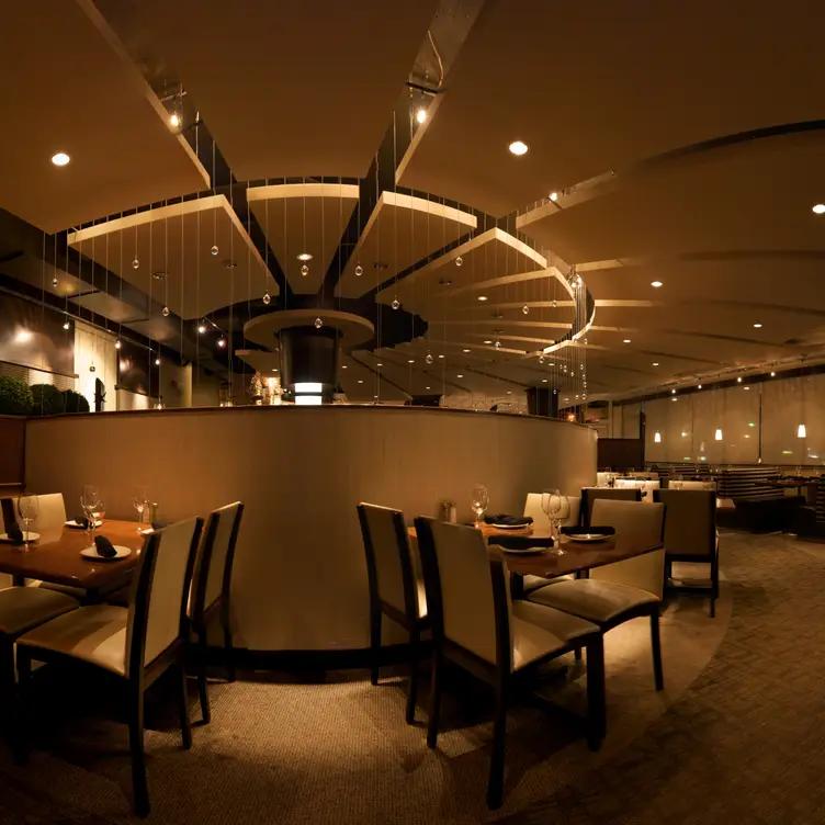 Mano's Restaurant and Lounge