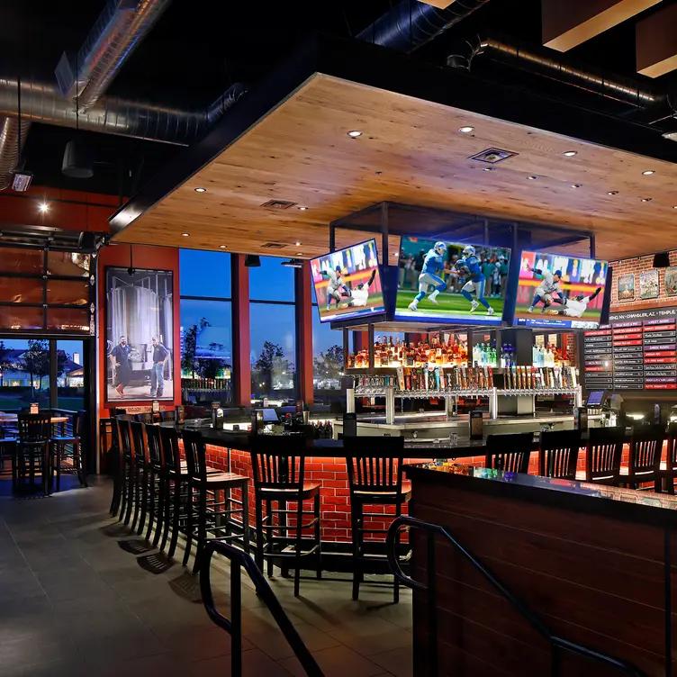 BJ's Restaurant & Brewhouse - OKC Outlets