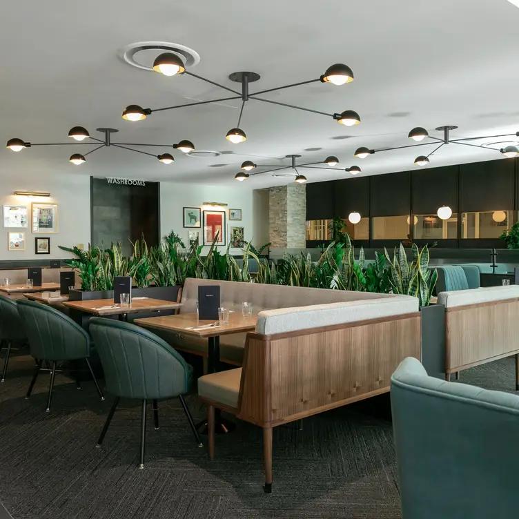 Earls Kitchen + Bar - Square One