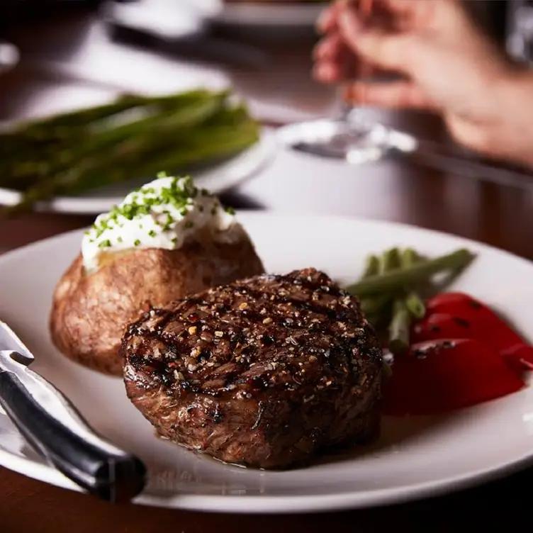 The Keg Steakhouse + Bar - Square One