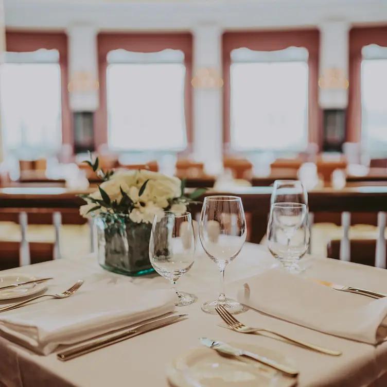 Tiara Restaurant - Queen's Landing Hotel