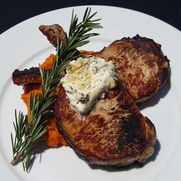 Chamberlain's Steak & Fish