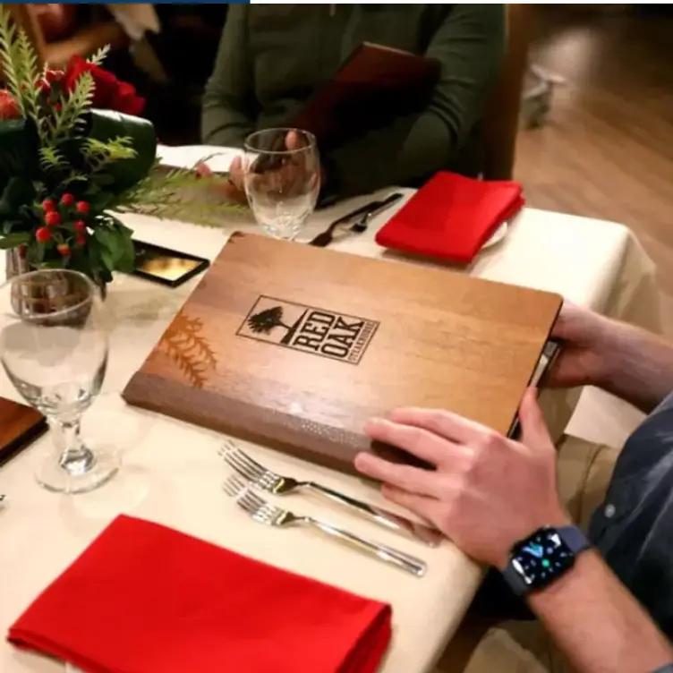 Red Oak Steakhouse at Saracen Resort