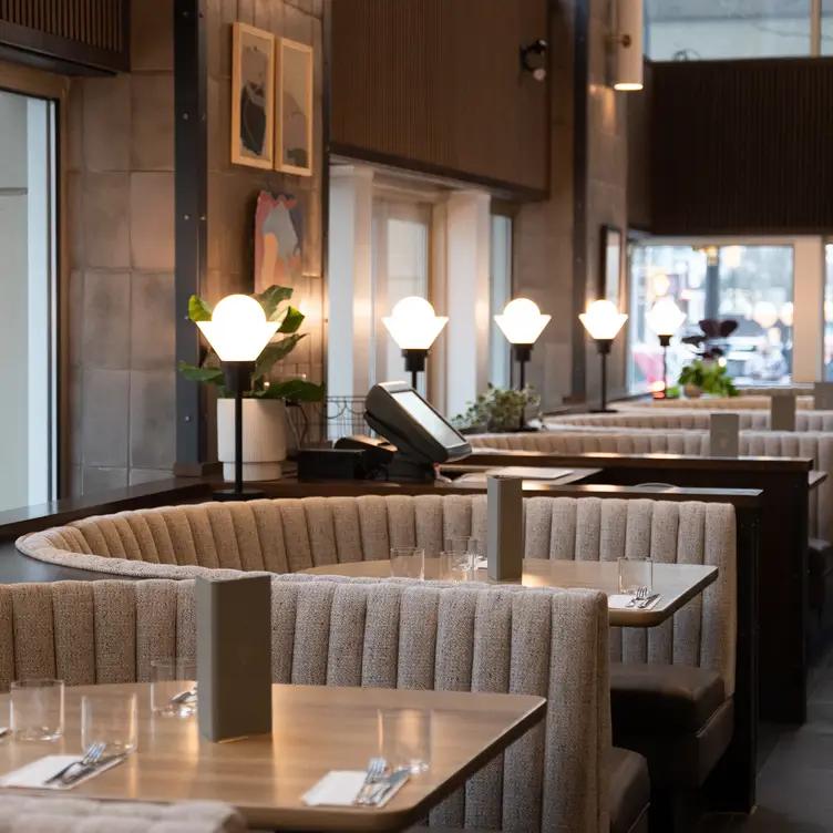 Earls Kitchen + Bar - Test Kitchen - Vancouver