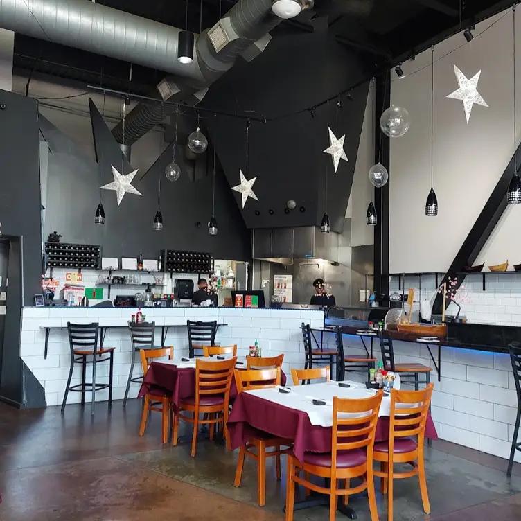 Diaz Kitchen & Sushi Bar