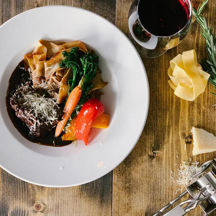 The Lobby - Pinnacle Hotel at the Pier