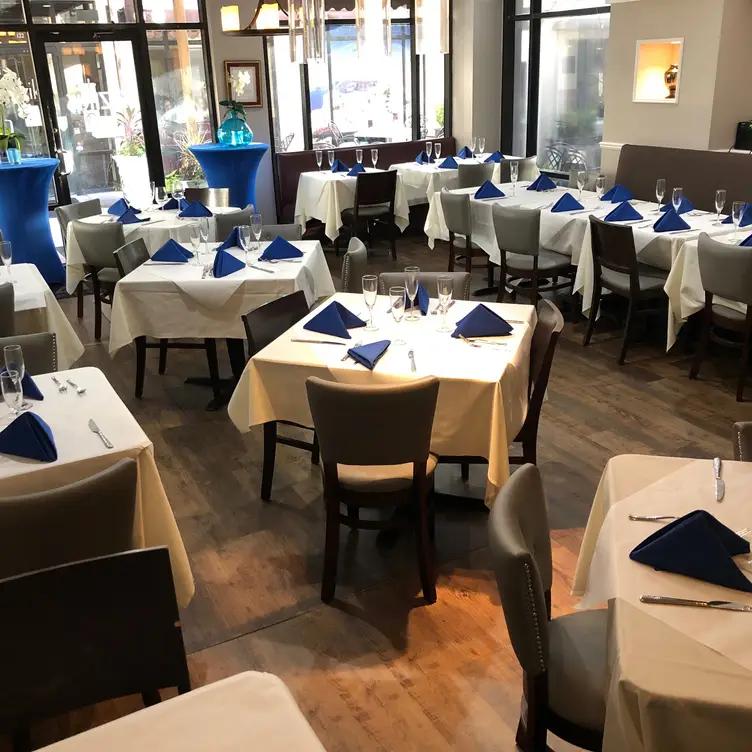 Ziziki's - Travis Walk