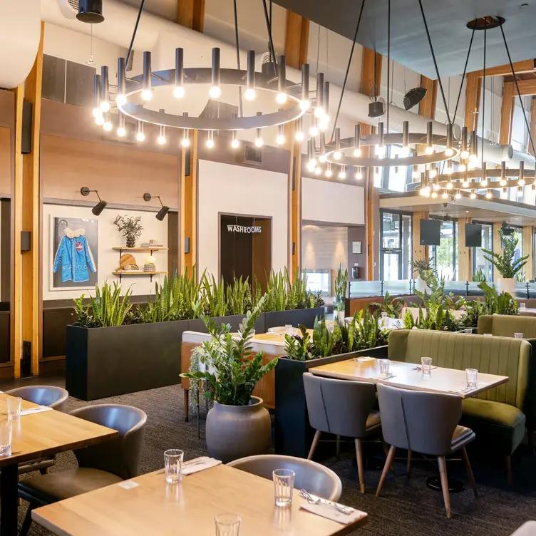 Earls Kitchen + Bar - St. Vital - Winnipeg