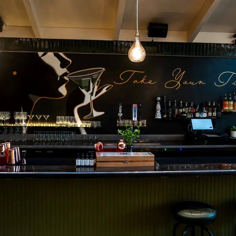 Slowly Restaurant & Lounge