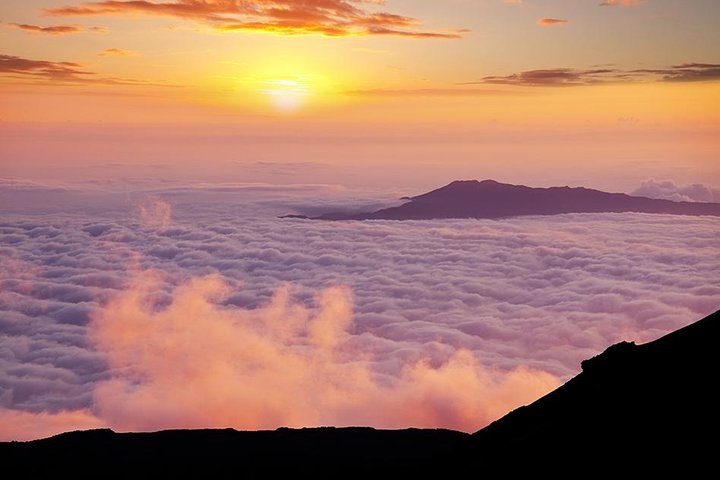 Haleakala Sunrise Tour with Breakfast and West Side Pickup