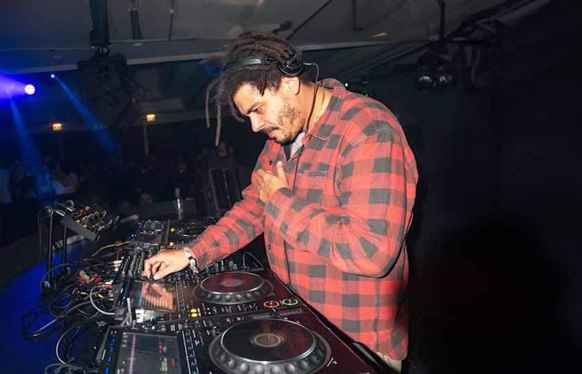 Seth Troxler