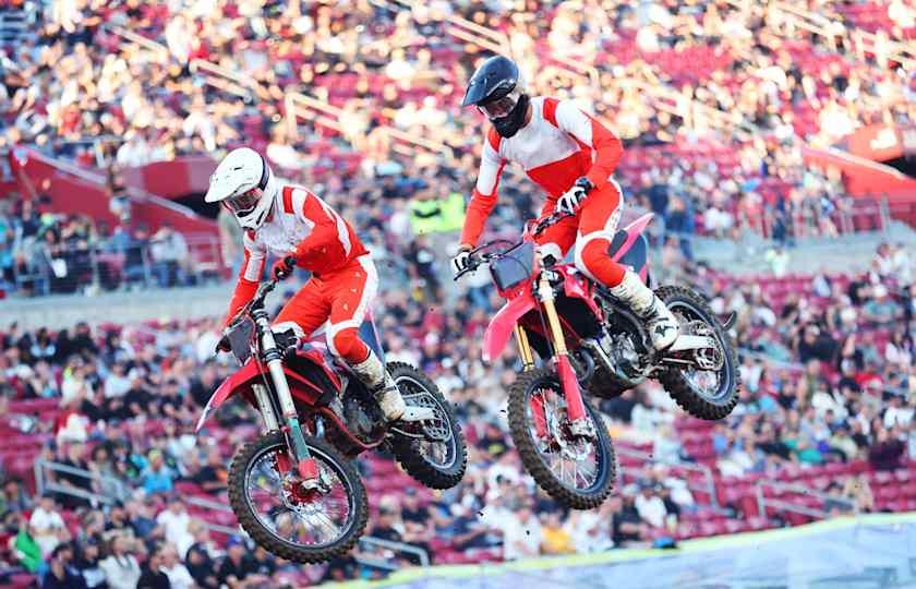 SuperMotocross Friday Fan Zone and Practice 11:00 AM - 6:00 PM