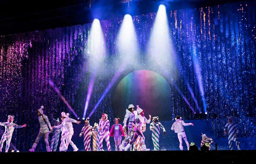 Cirque Musica Holiday Wonderland